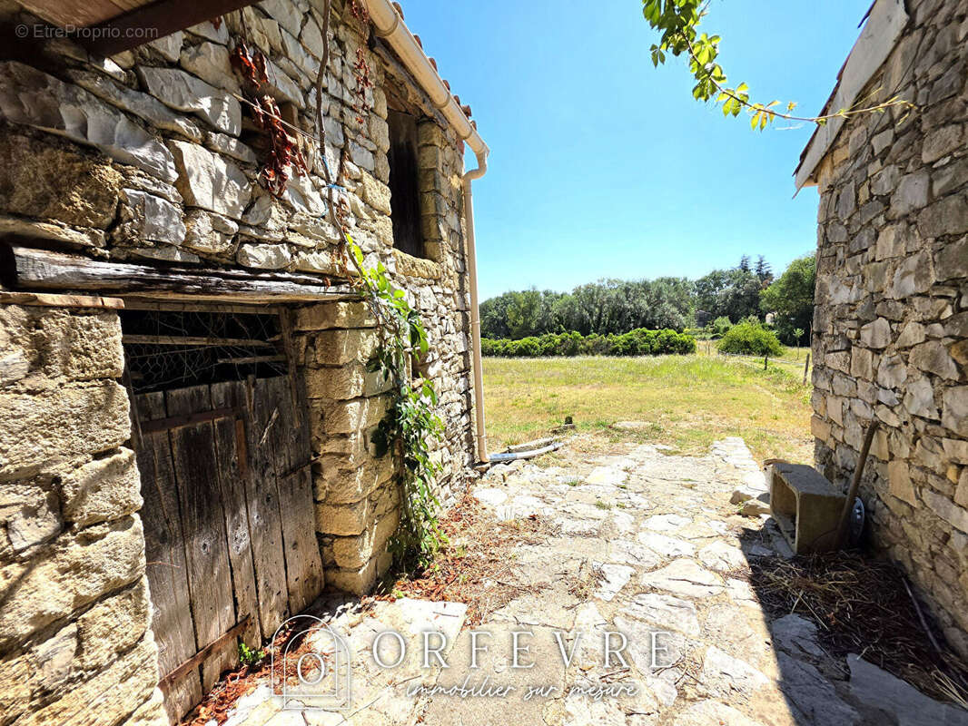 Maison Carnas avec garages sur 2700m² de terrain - photo 3