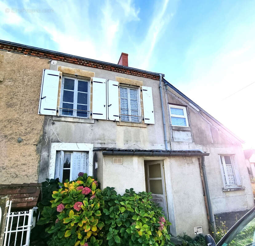 Maison à SAINT-DENIS-DE-JOUHET