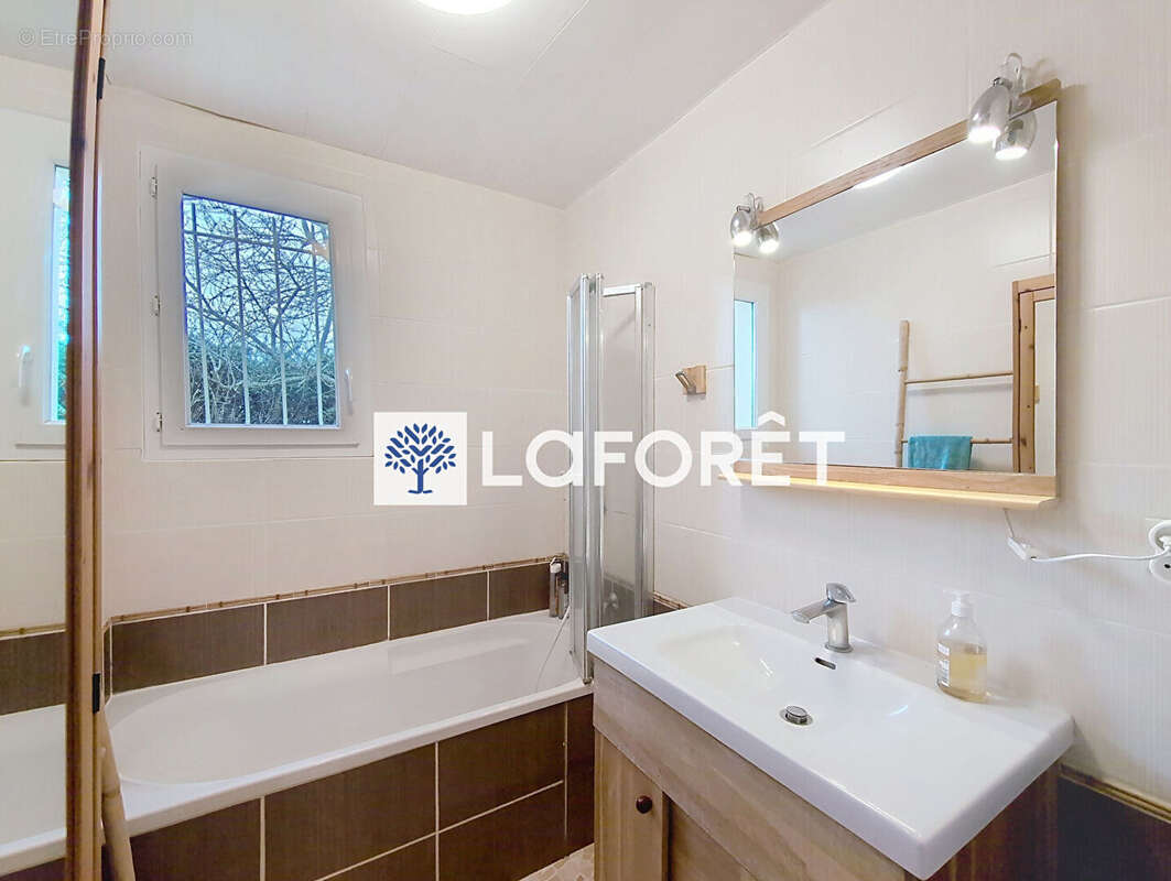 Maison à JOUY-LE-CHATEL