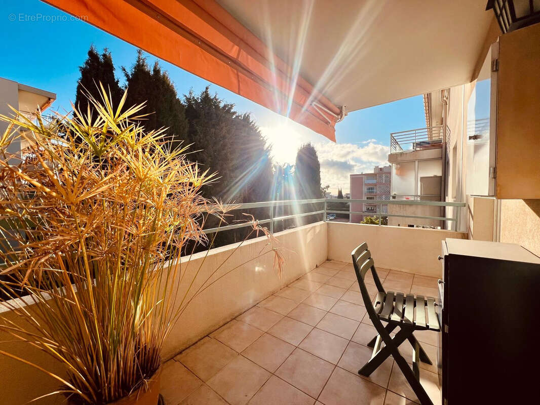 Appartement à SAINT-LAURENT-DU-VAR