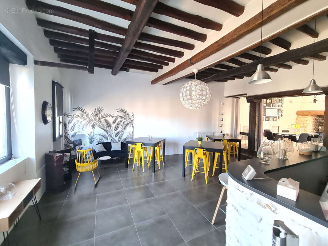 Maison à LA QUEUE-LES-YVELINES