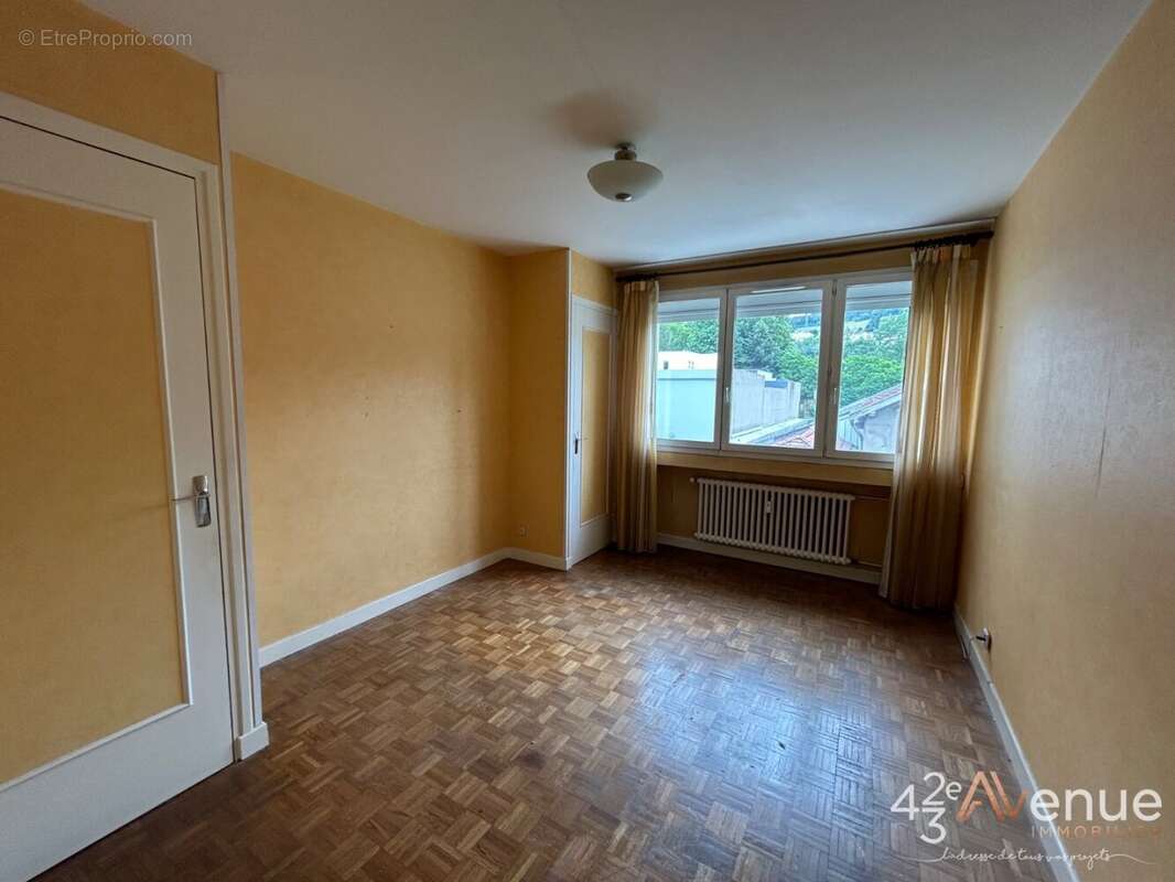 Appartement 98 m² à Saint-Etienne  - photo 8