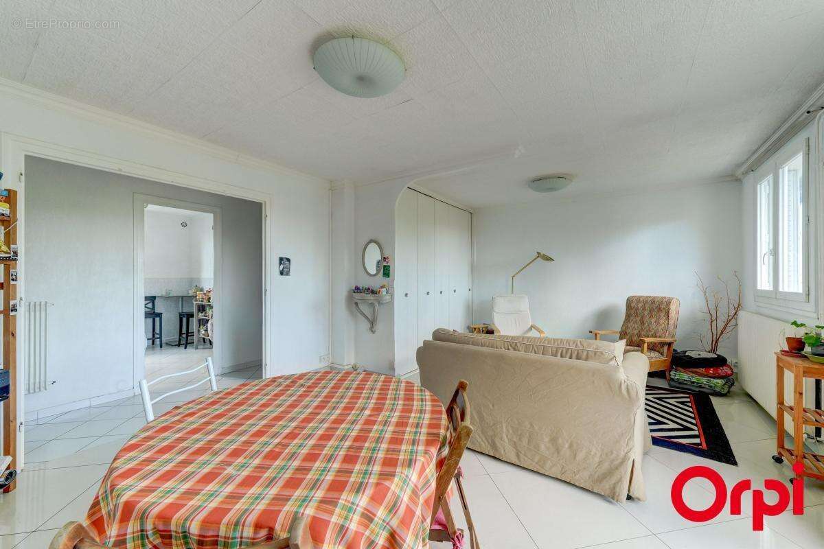 Appartement à BRON