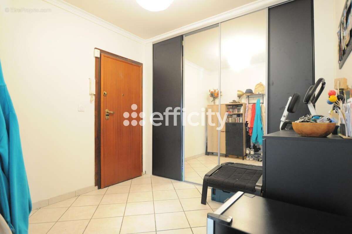 Appartement à DECINES-CHARPIEU