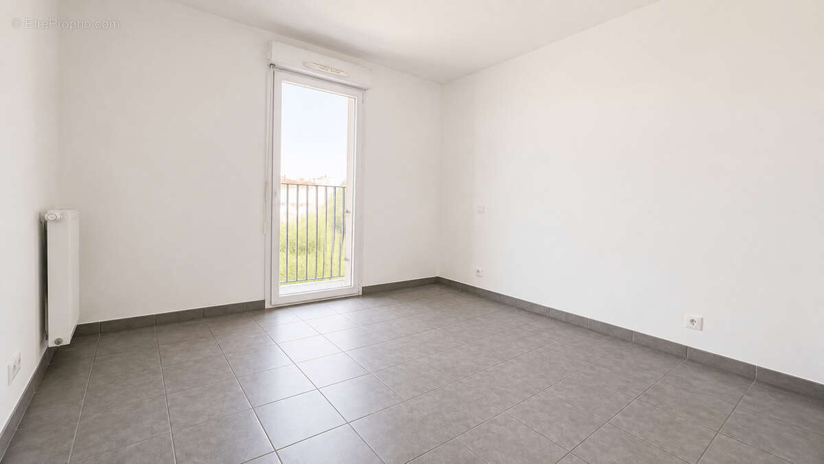 Apt T3 de 2015 - Calme sur Jardin - Expo Sud - Grand Box fermé. - photo 10