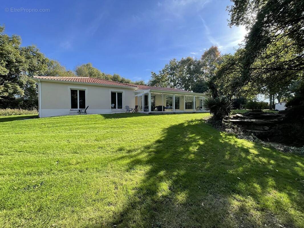 Maison à MORTAGNE-SUR-SEVRE