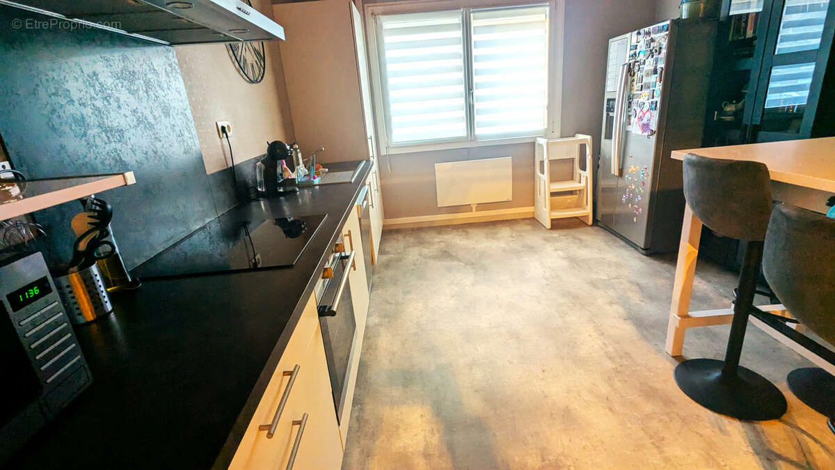 Appartement à VELAINE-EN-HAYE