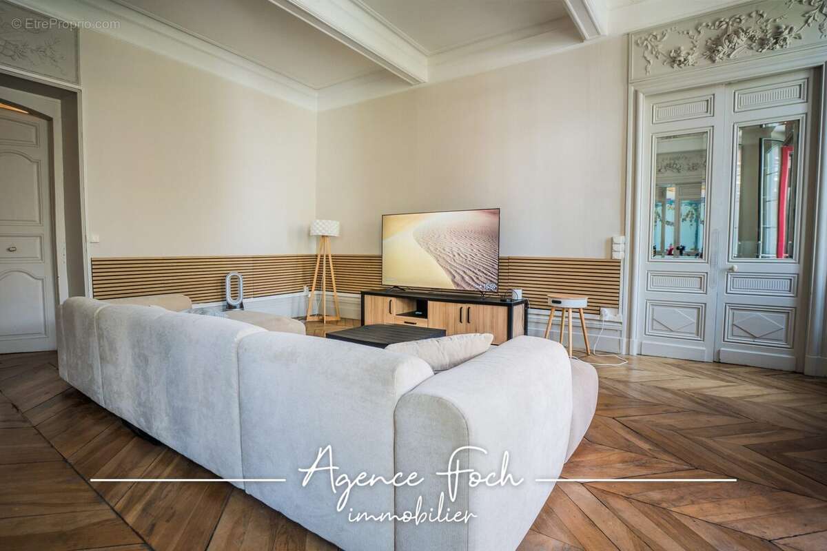 Appartement 600 m² à Tarbes  - photo 4