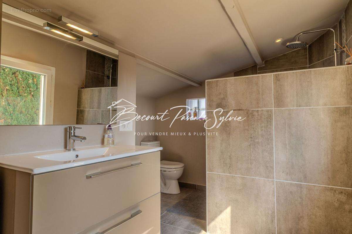 Maison + revenu locatif + espace pro : un bien qui change les règles ! - photo 17