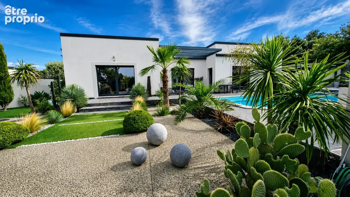 Au calme, villa contemporaine de plain pied sur 1003m2 avec piscine - prestation haut de gamme - photo 7