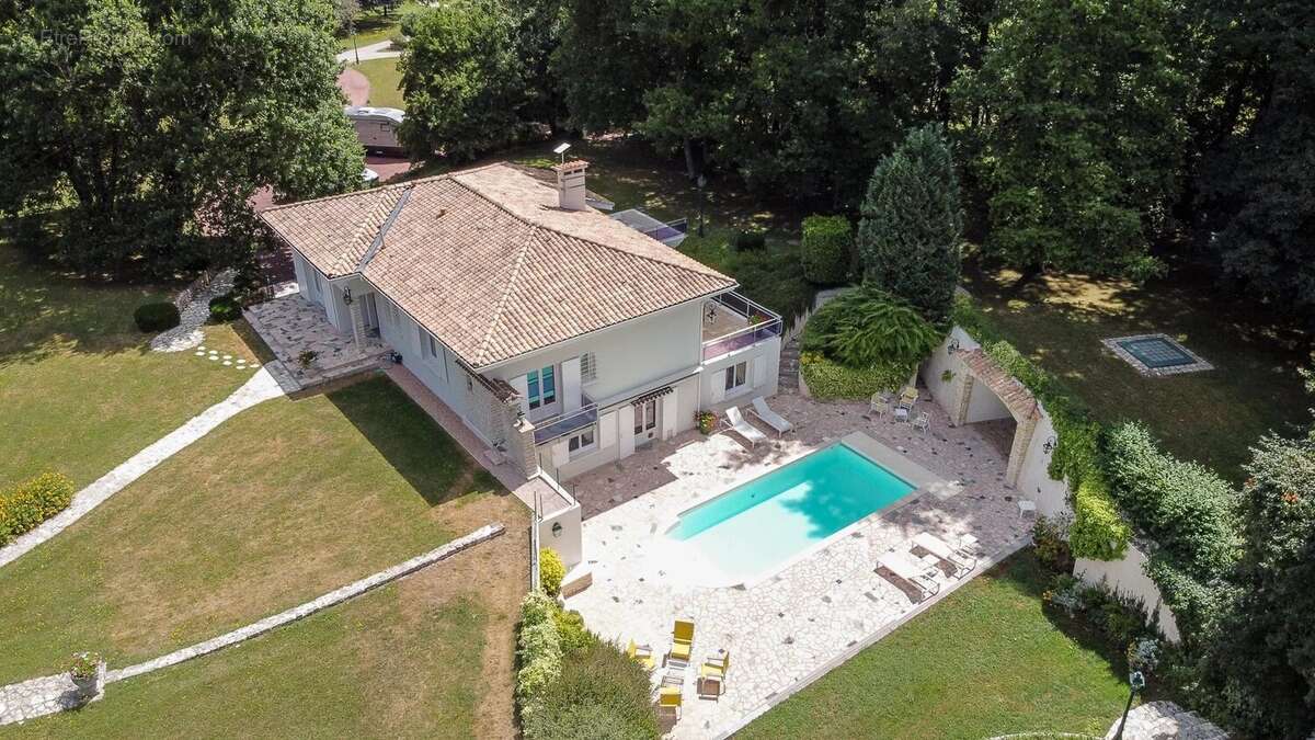 Maison à BARBEZIEUX-SAINT-HILAIRE