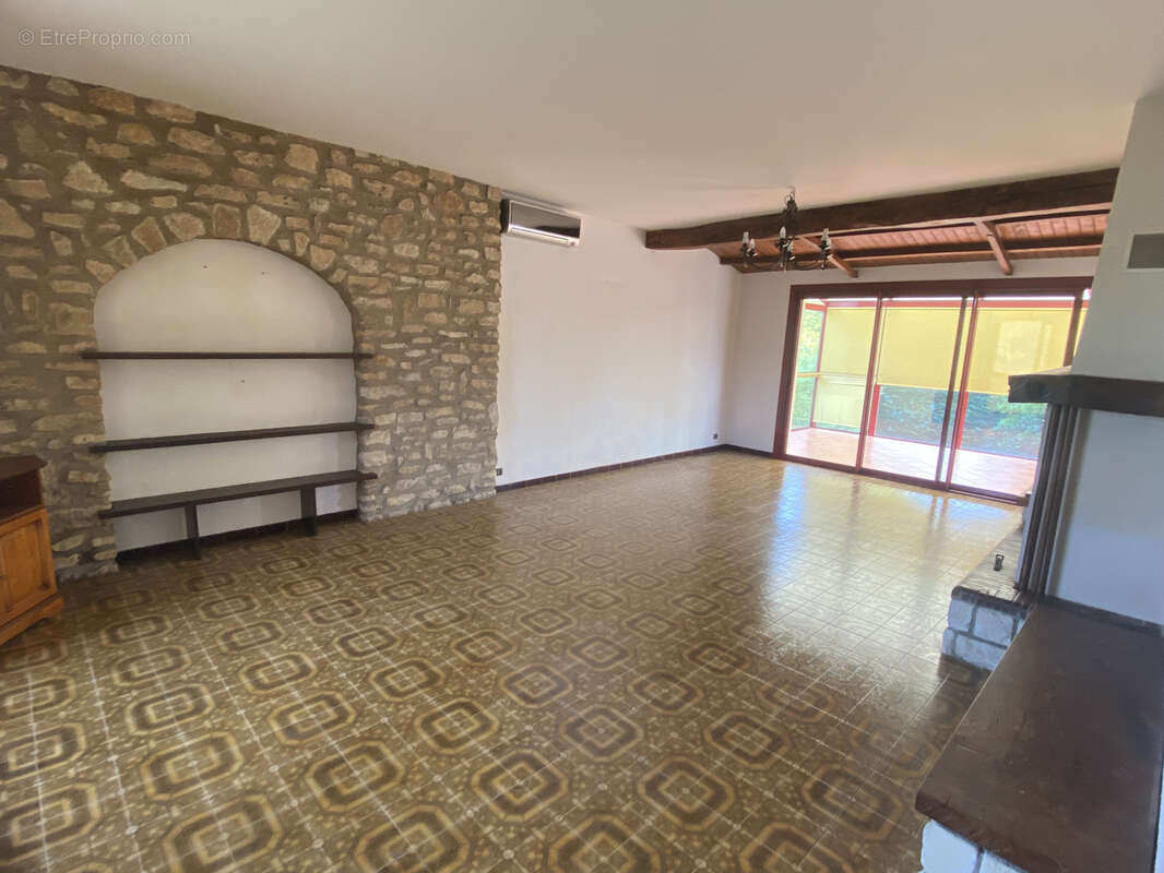 Maison à SAINT-YZAN-DE-SOUDIAC