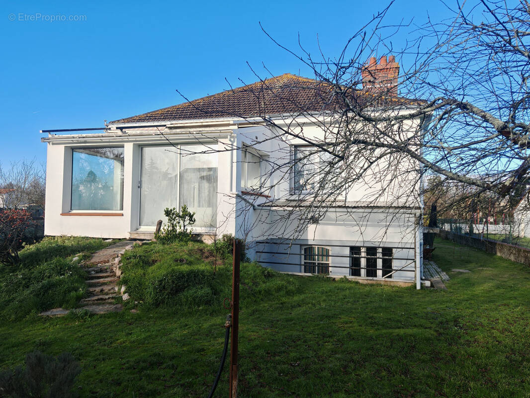 Maison à SAINT-HILAIRE-DE-CHALEONS