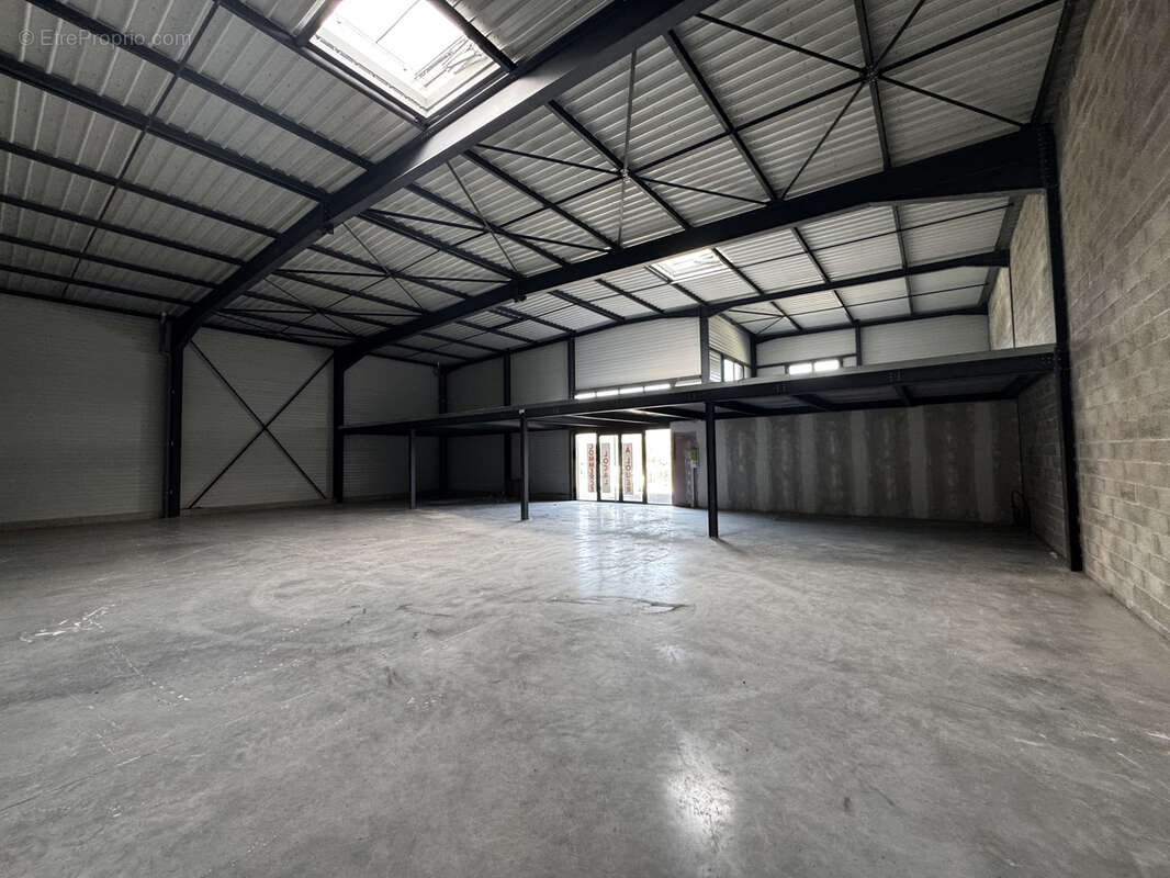 Commerce à DAVEZIEUX