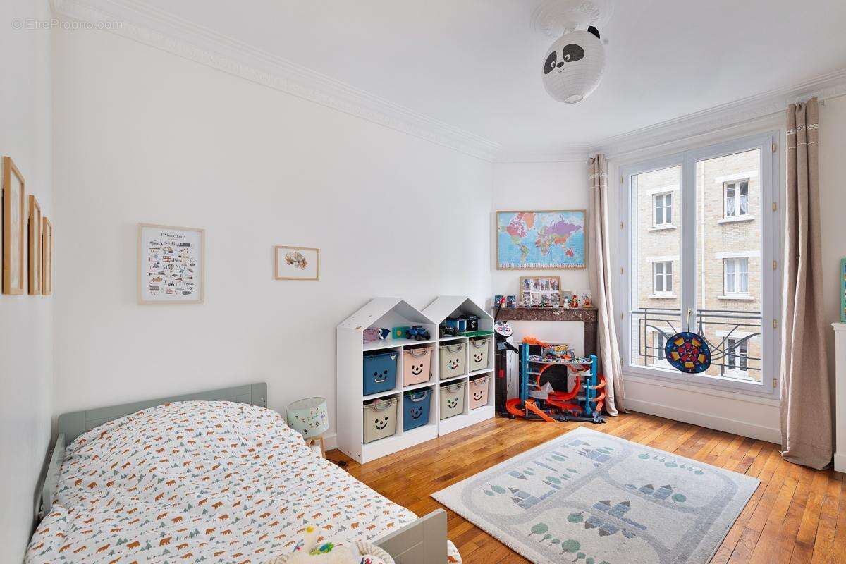 Appartement à COURBEVOIE