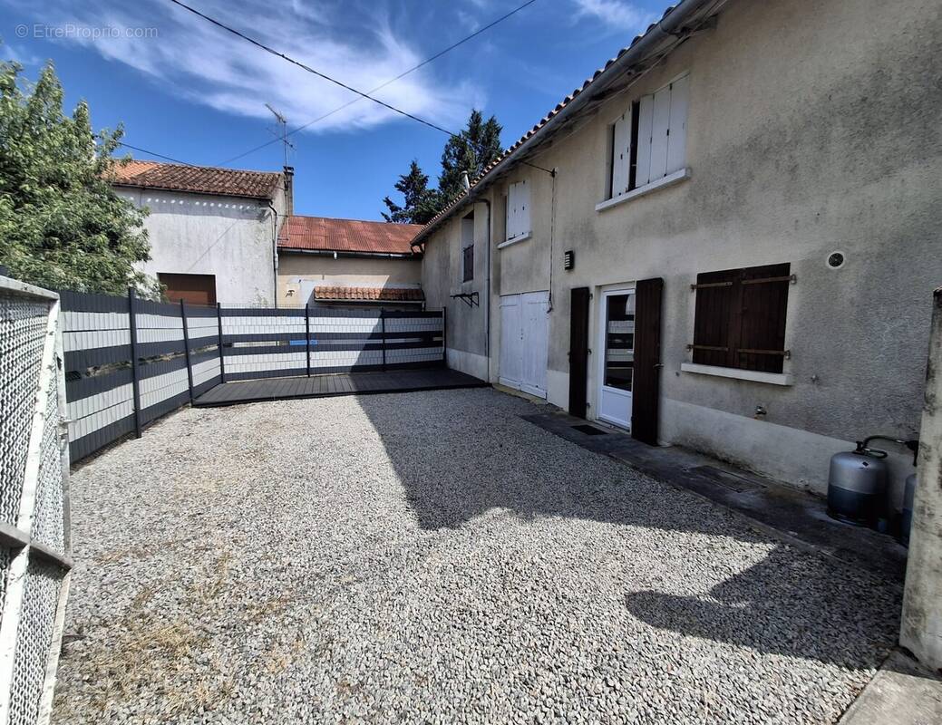 Maison à CHASSENEUIL-SUR-BONNIEURE