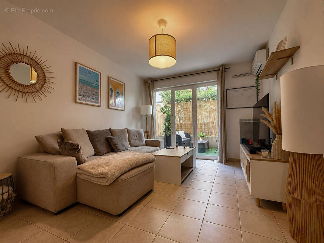 Appartement à SAINT-LAURENT-DU-VAR