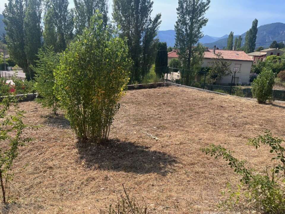 Terrain 399 m² à Die  - photo 2