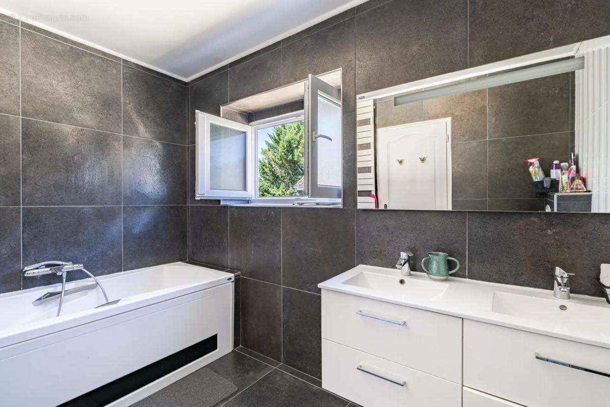Maison de 10 pièces de 228 m² à Sarcelles - photo 14