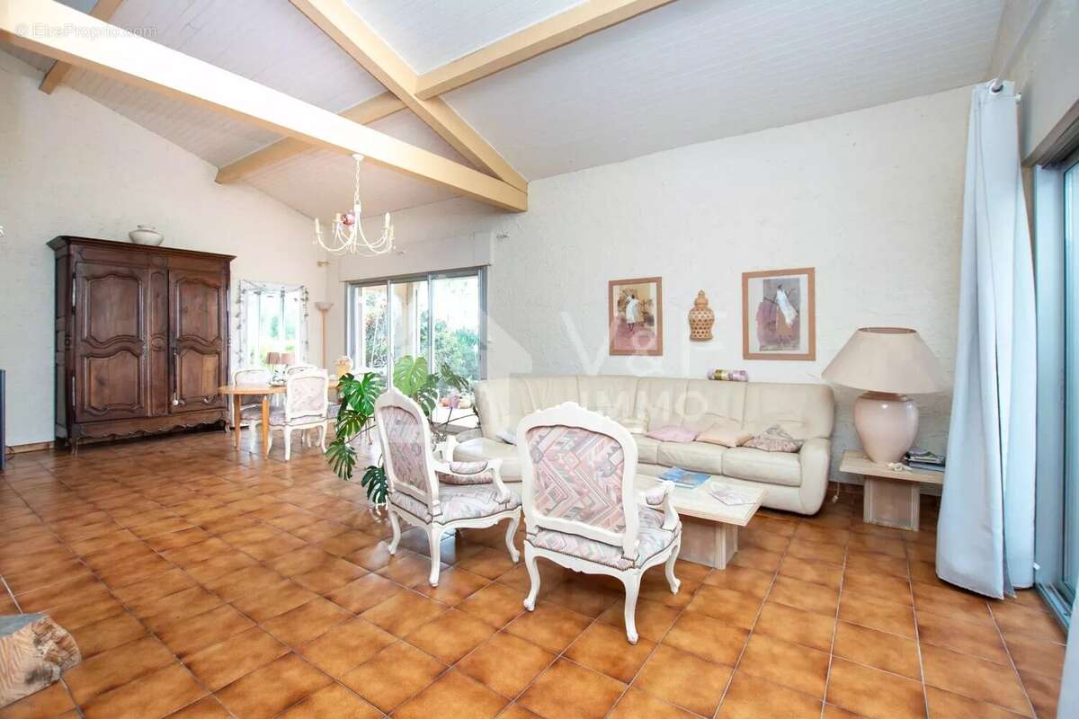 Maison à LAUZERVILLE