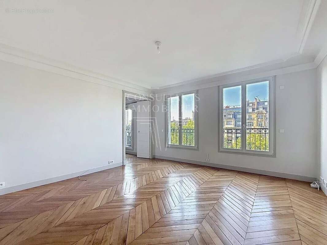 Appartement à PARIS-16E