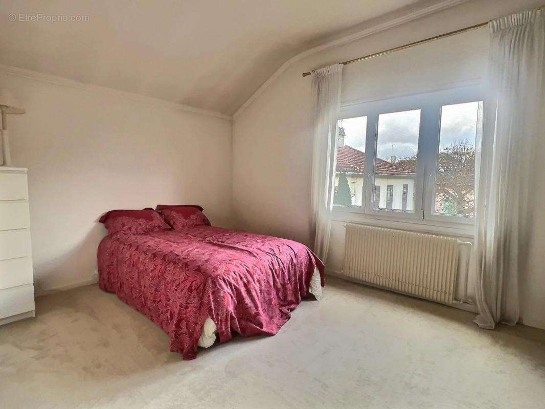 Maison à SAINT-MAUR-DES-FOSSES