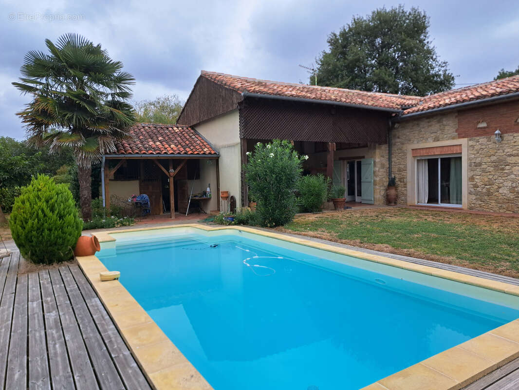 Propriete avec maison-piscine-terrain-local-bois - photo 15