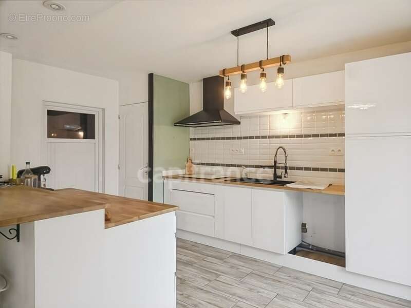 Maison à VILLAINES-SOUS-LUCE