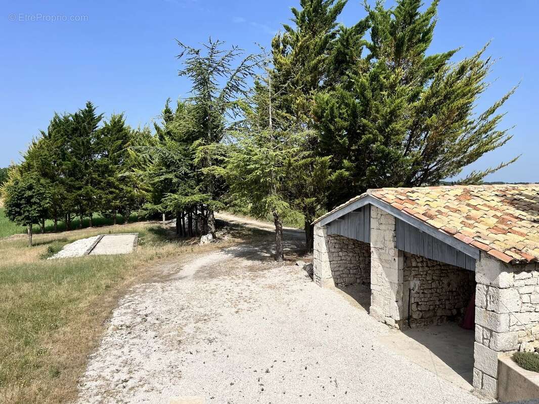 Maison à MONTAIGU-DE-QUERCY