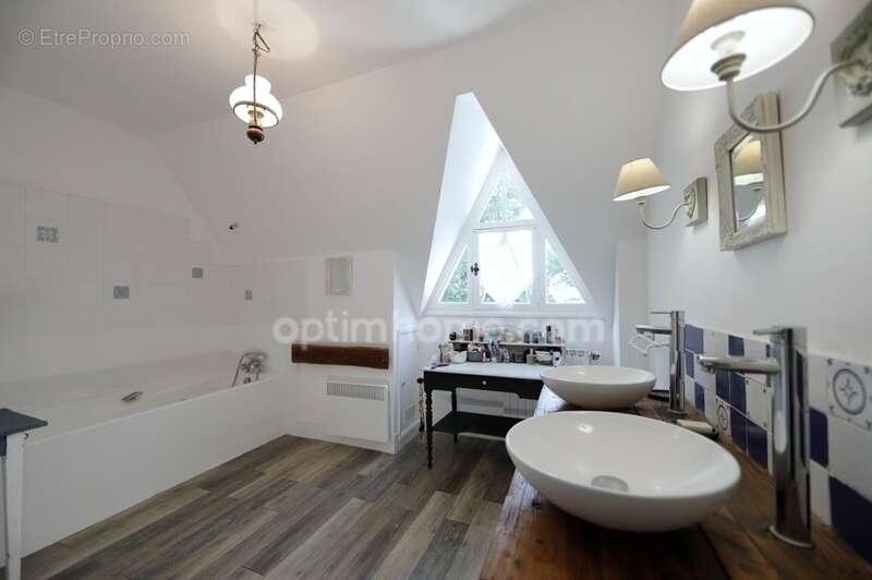 Maison à NESLES-LA-VALLEE