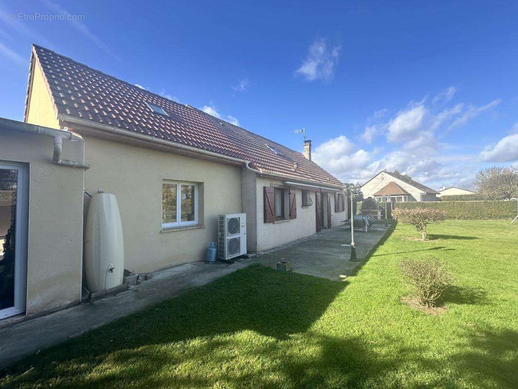 Maison à TREMBLAY-LES-VILLAGES