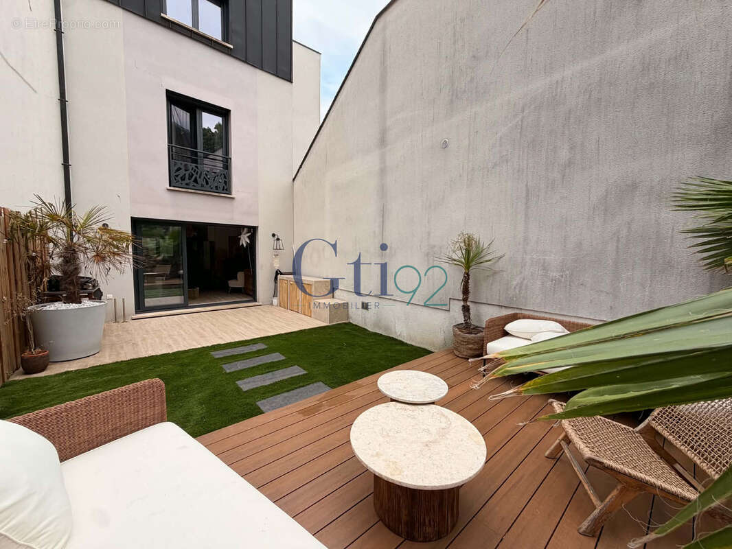 Maison recente avec un agreable jardin de plain pied - nombreux rangements ! - photo 16