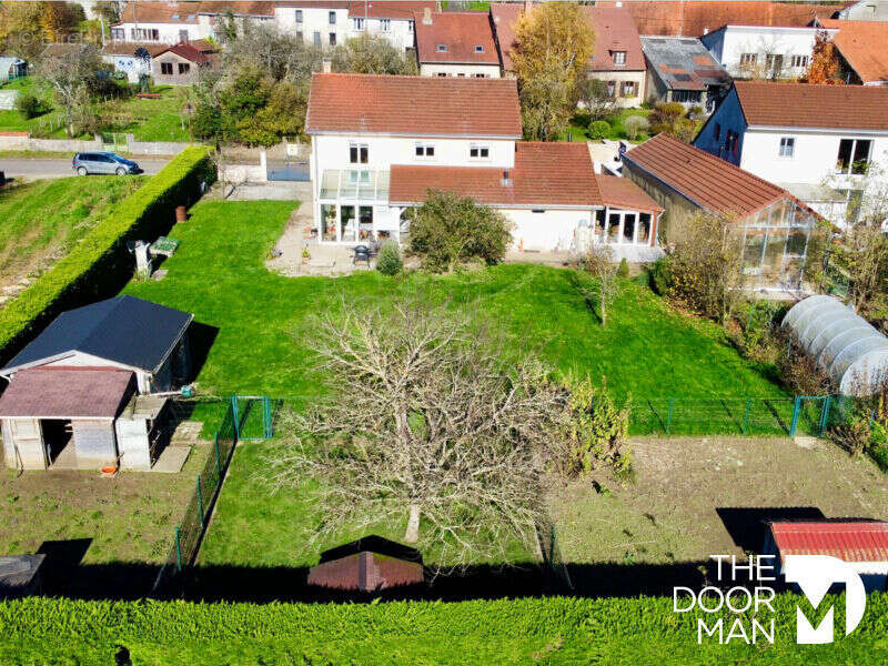 Maison à NEUILLY-L'EVEQUE
