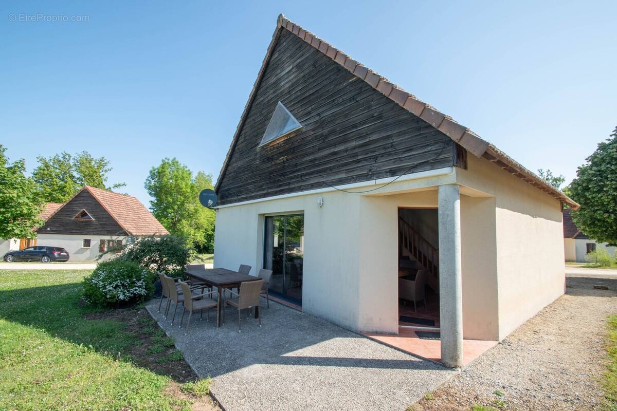 Maison à LACAPELLE-MARIVAL