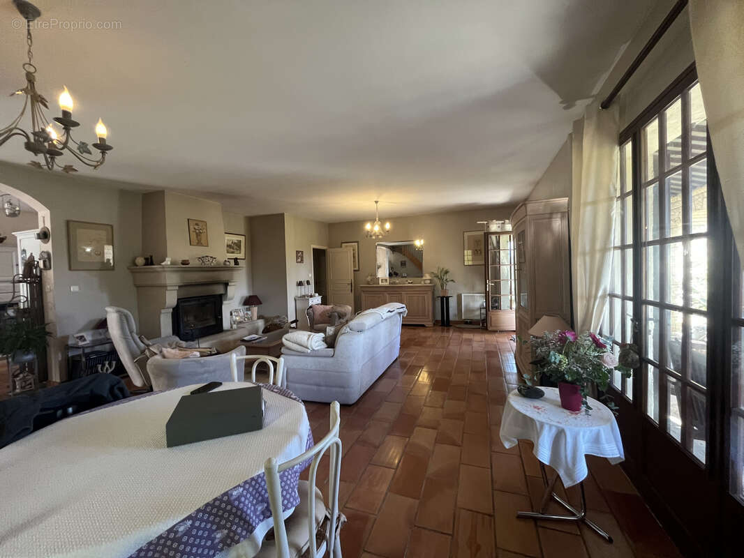 Maison à SAINT-QUENTIN-LA-POTERIE