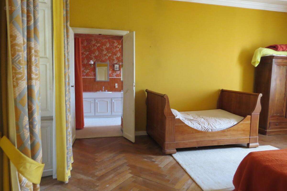 Maison à SAINT-JEAN-D'ANGELY