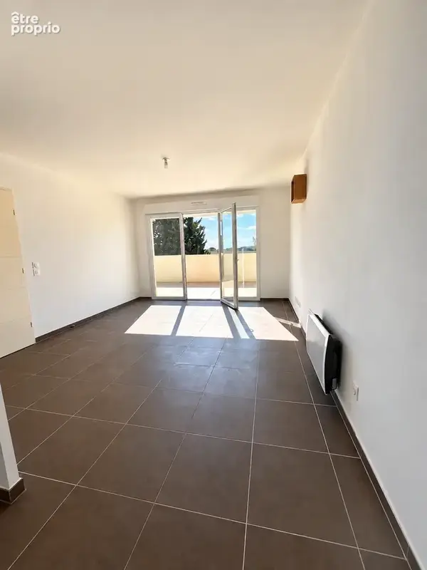 T2 dernier étage avec terrasse XXL, résidence récente, piscine et parking - photo 2