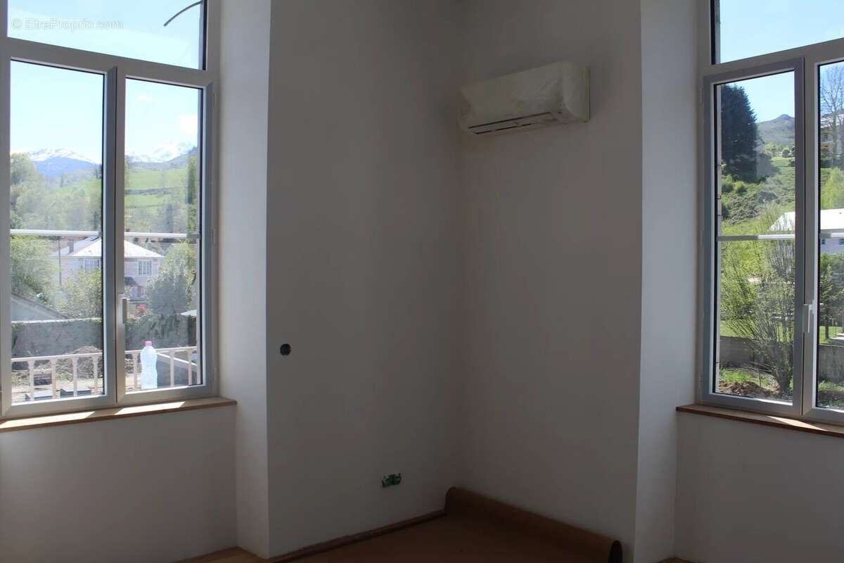 Ref.1263 appartement neuf de type 2 rez de chaussee avec garage cave et parking - photo 4