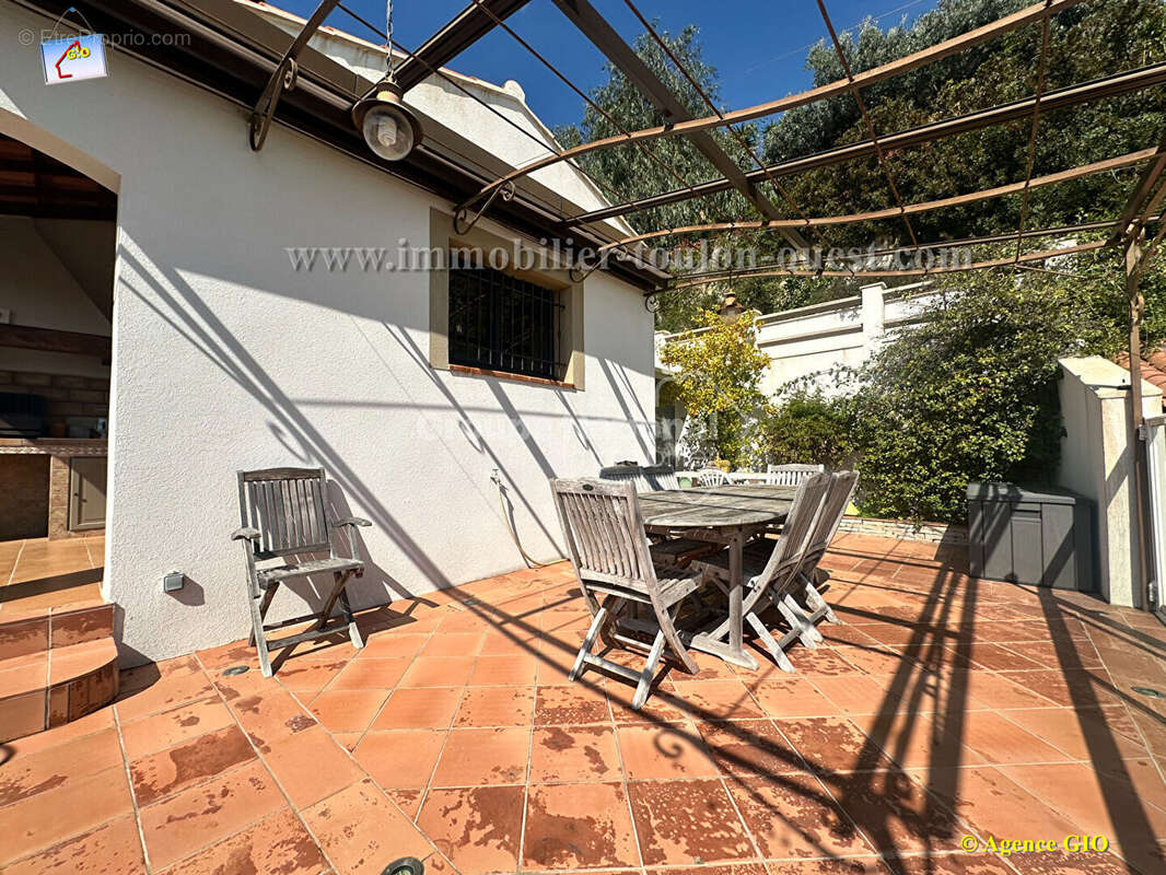 Toulon ouest - les 4 chemins - villa t5 de 140 m²  environ - vue mer - piscine - garage - terrain 540m² - photo 10