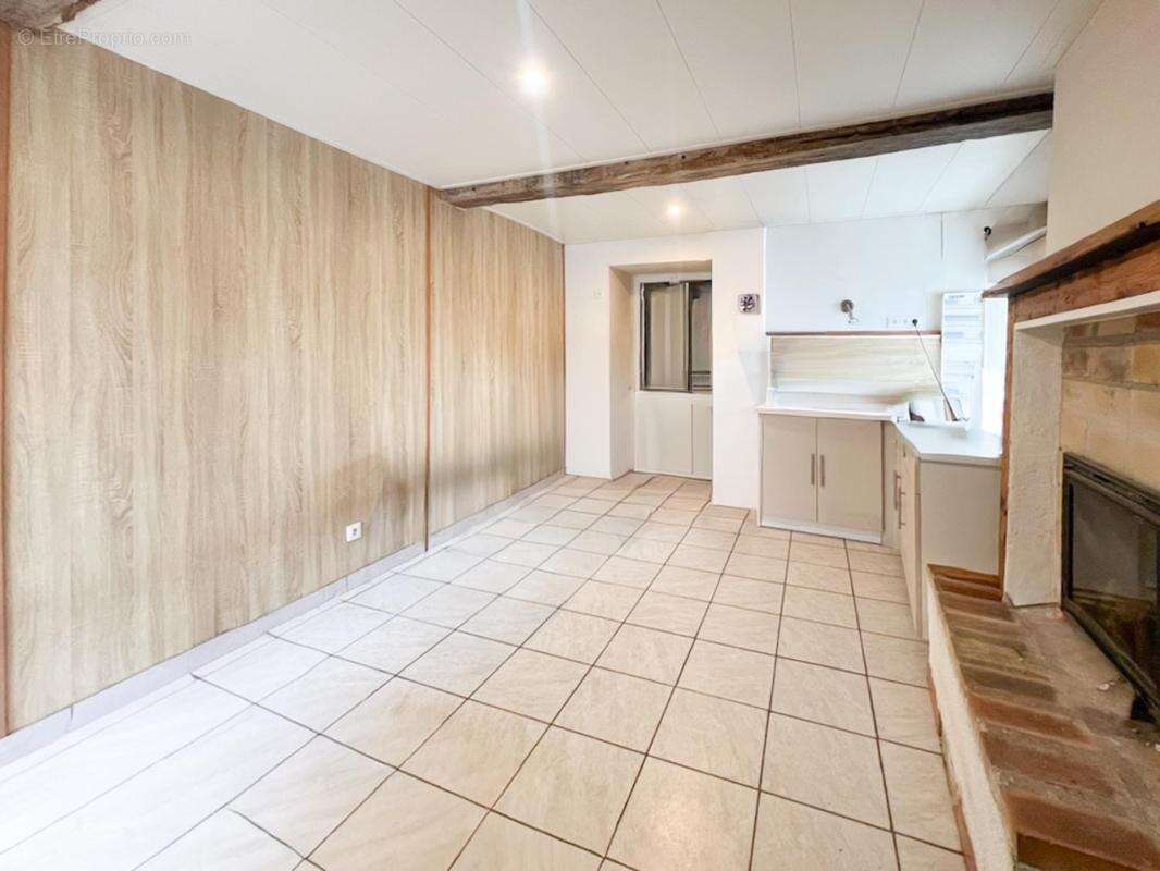 Maison à BEAULIEU-SOUS-LA-ROCHE