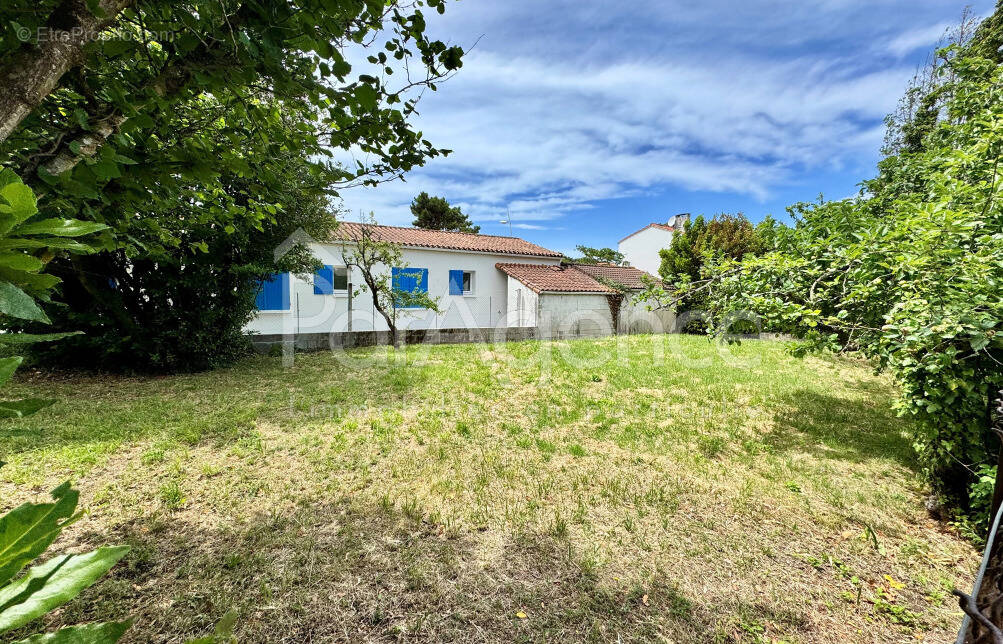 Terrain à VAUX-SUR-MER