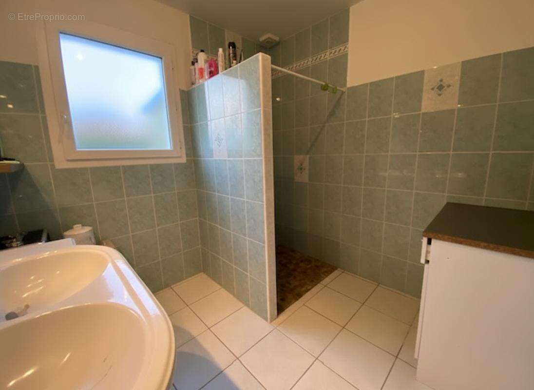 Maison à 5 minutes de GEMOZAC 5 pièces 118 m2  de plain pied avec grand garage - photo 11