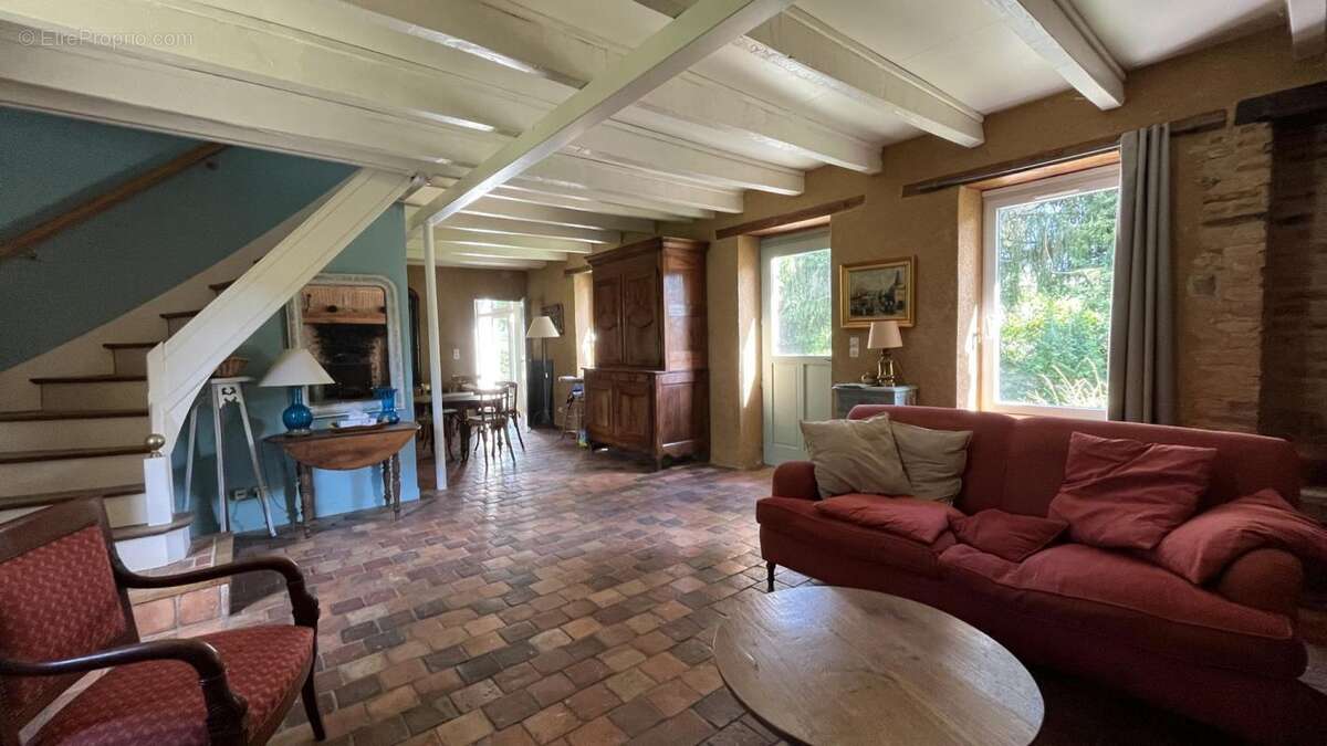 Maison à LAROCHEMILLAY