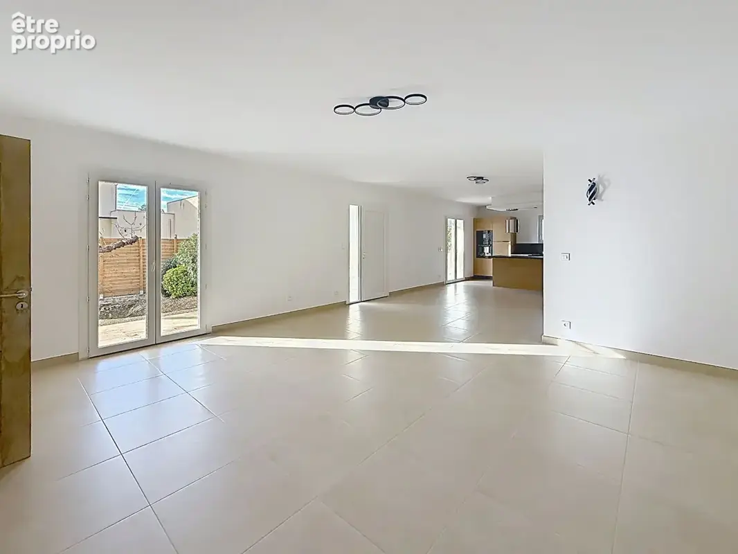 Maison Entraigues Sur La Sorgue 5 pièce(s) 174 m2 et appartement T2 indépendant 44 m² - photo 2