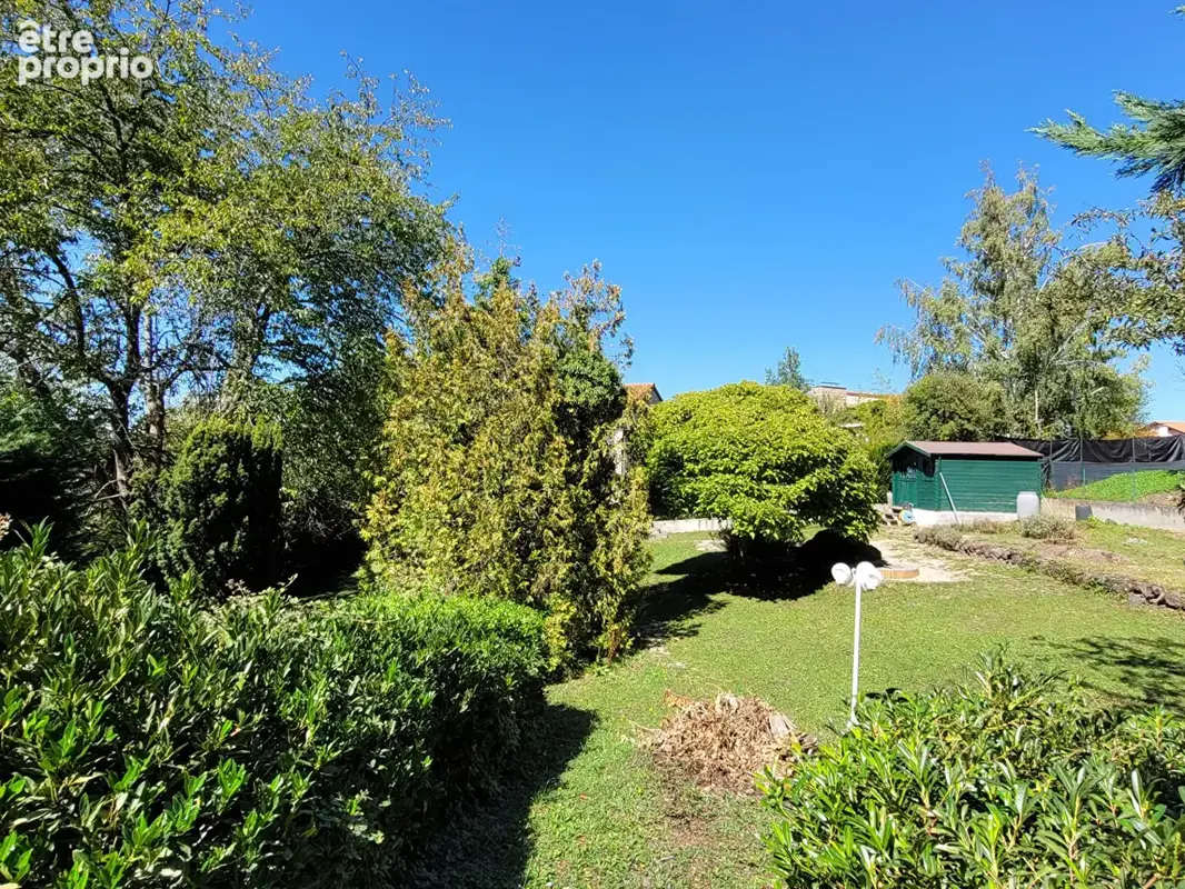 Le Puy-en-Velay : Terrain à bâtir arboré de 794 m² à 800 m du centre-ville - photo 5