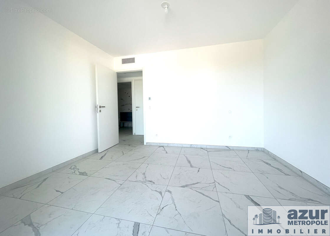 Appartement à SAINT-LAURENT-DU-VAR
