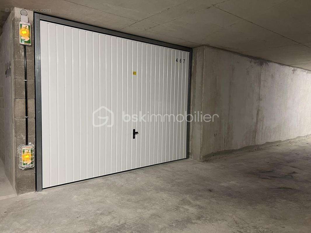 8 Box et 1 place de parking sur 167 m² + ou - - photo 5