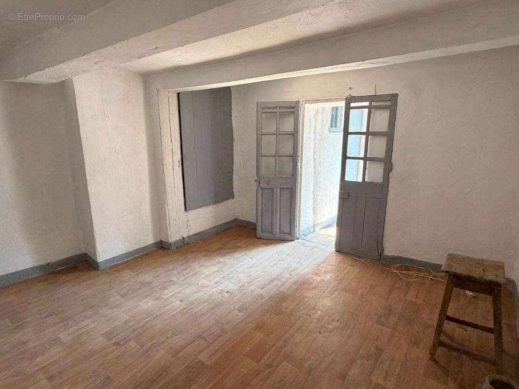 Maison À Vendre - 5 pièces - 3 chambres - Cour intérieure - photo 11