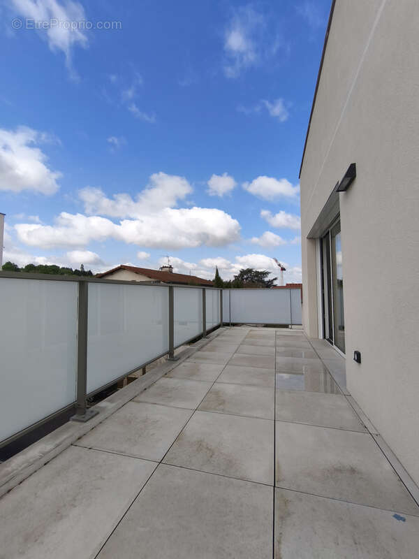 Appartement à PUSIGNAN