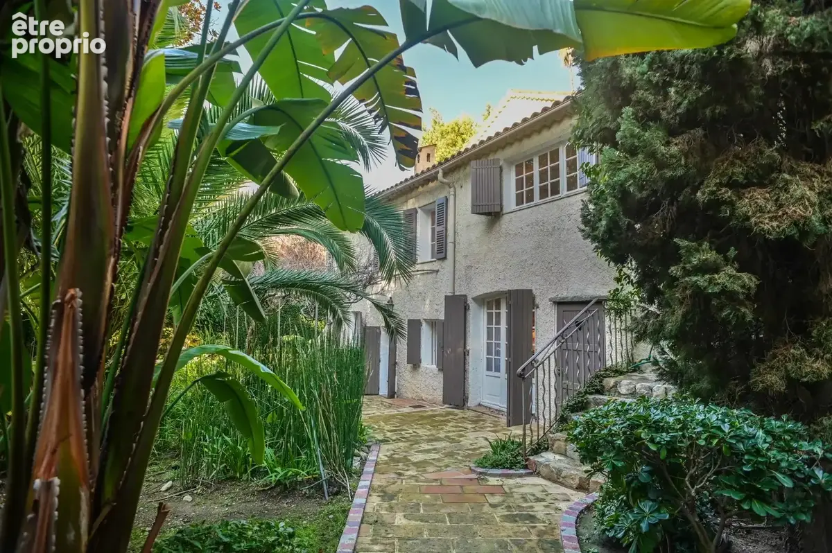 CANNES - Propriété située dans le quartier Californie - Piscine - photo 27